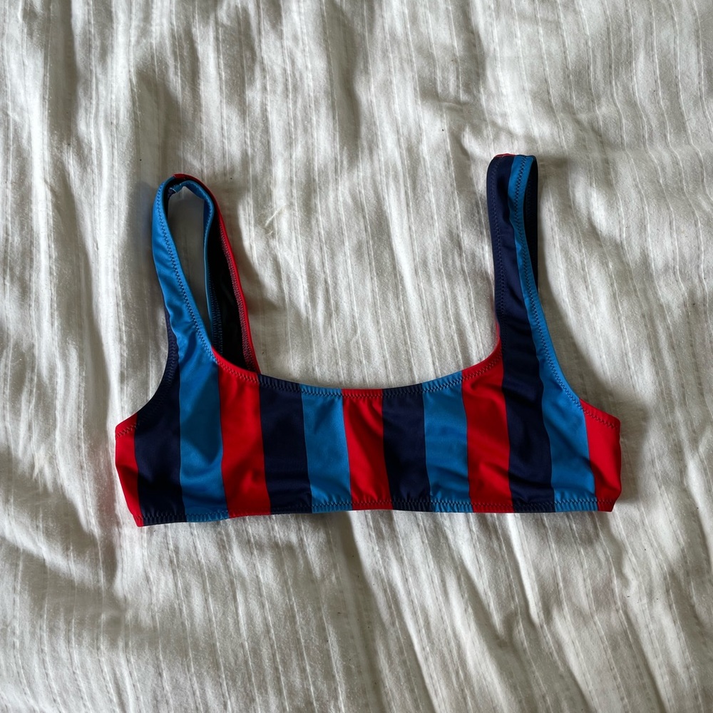 Boys and arrows swim top